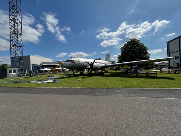Das Event-Flugzeug beim Tech Riders Summit auf dem Euronova Campus Köln/Hürtz.