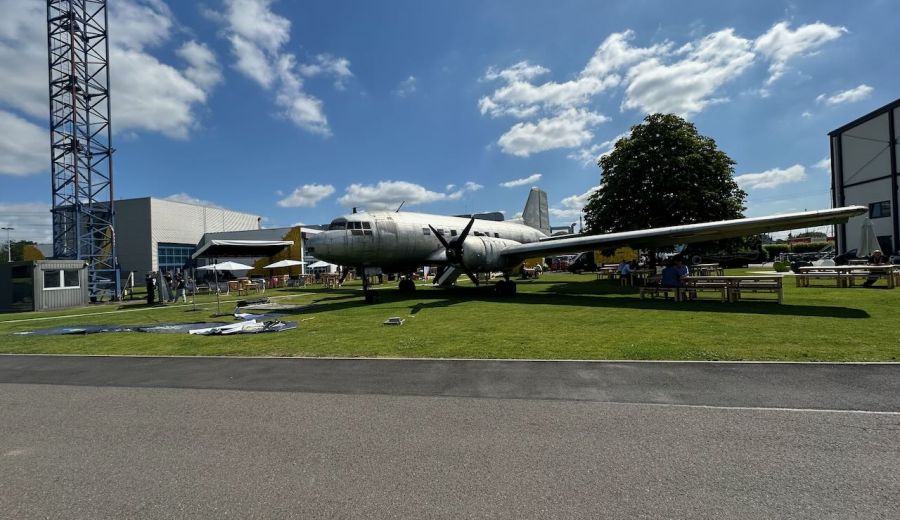 Das Event-Flugzeug beim Tech Riders Summit auf dem Euronova Campus Köln/Hürtz.